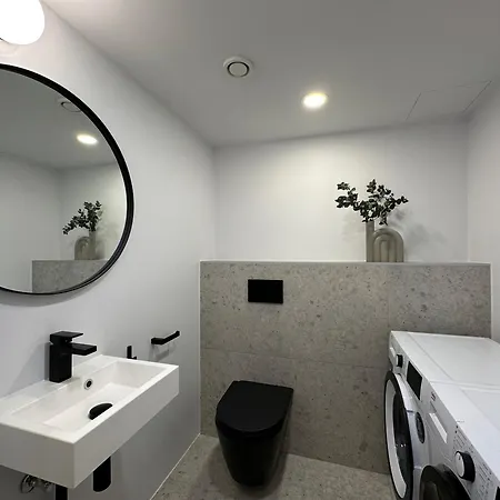 Brand New With Balcony And Free Parking Apartment *