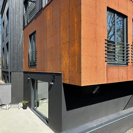 Brand New With Balcony And Free Parking *