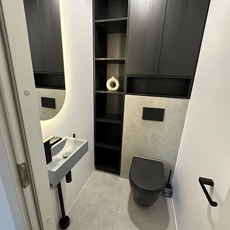 Apartment Brand New With Balcony And Free Parking *