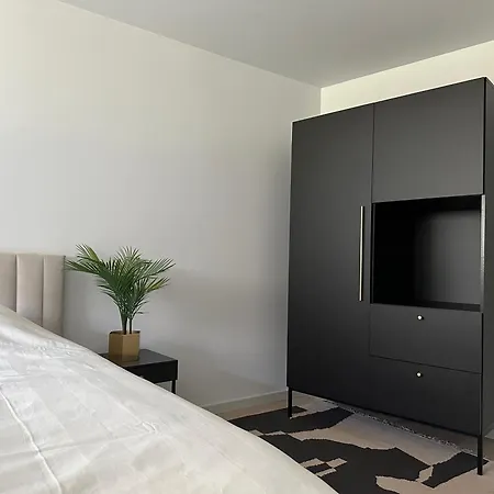 Brand New With Balcony And Free Parking Apartment *