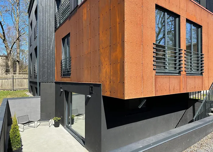 Brand New With Balcony And Free Parking *