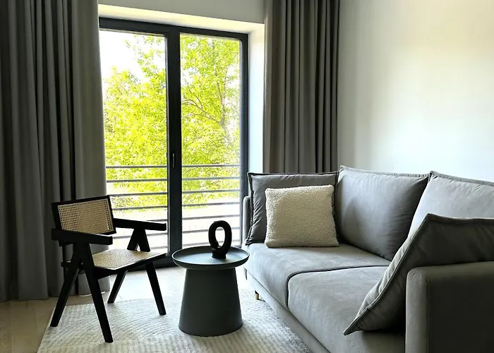 Lägenhet Brand New With Balcony And Free Parking *