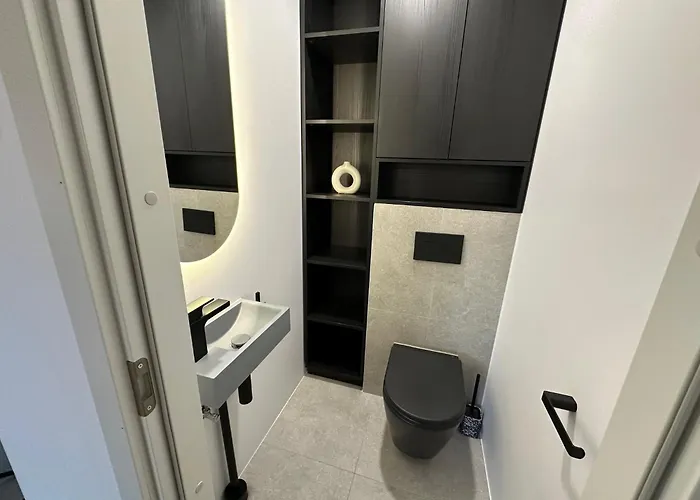 Apartman Brand New With Balcony And Free Parking *