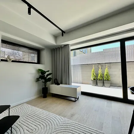 شقة Brand New With Balcony And Free Parking
