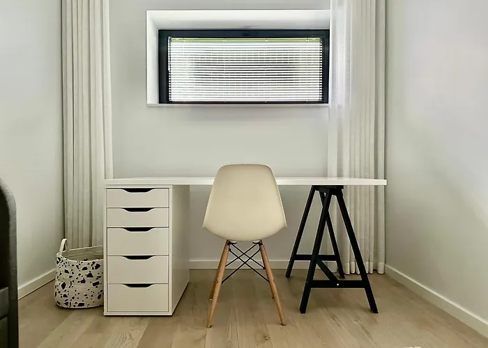 Brand New With Balcony And Free Parking *