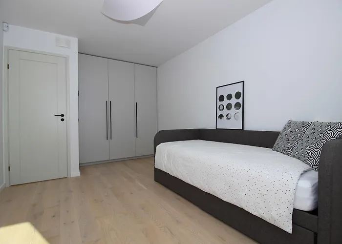 Brand New With Balcony And Free Parking Apartman